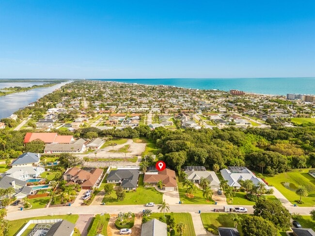 Building Photo - Executive Coastal Retreat | Four-Bedroom P...