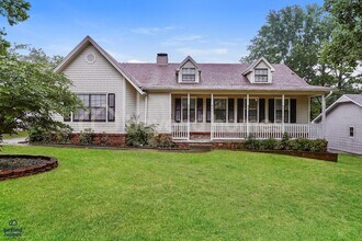 Building Photo - Updated 3BR Sherwood Home with Huge Fenced Yard