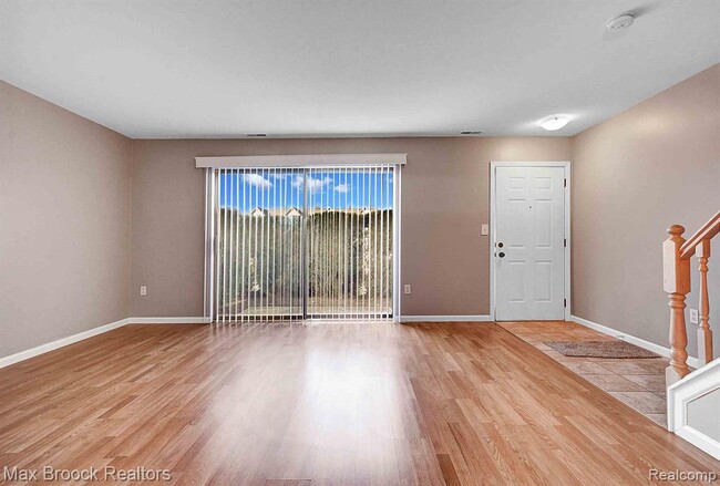 Building Photo - 50406 Bay Run S