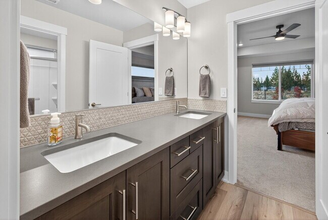 Building Photo - Attractive Modern Easton 3 Bedroom Home