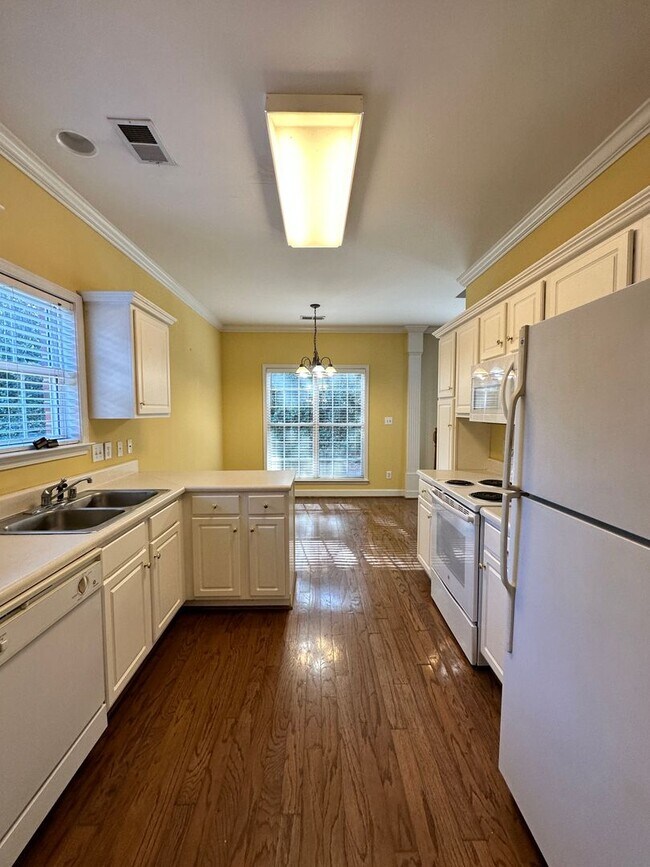 Building Photo - 1815 Charleston Cir