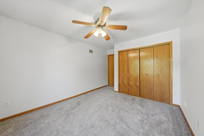 Building Photo - 16051 Laurel Dr