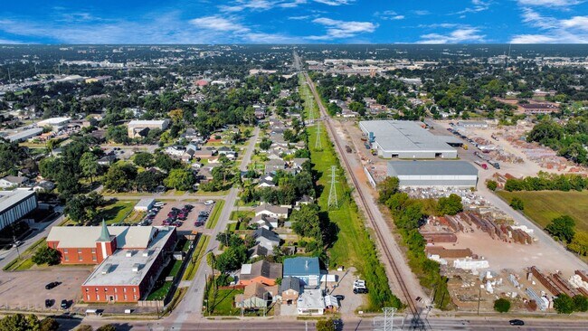 Building Photo - 6701 Irvington Blvd