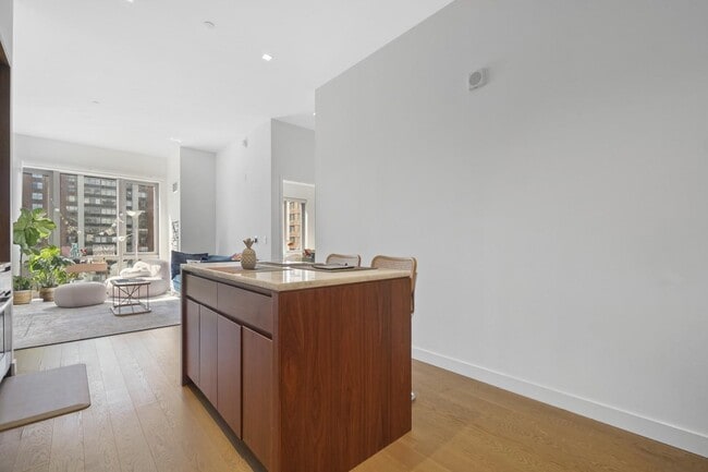 Building Photo - 75 Park Ln S