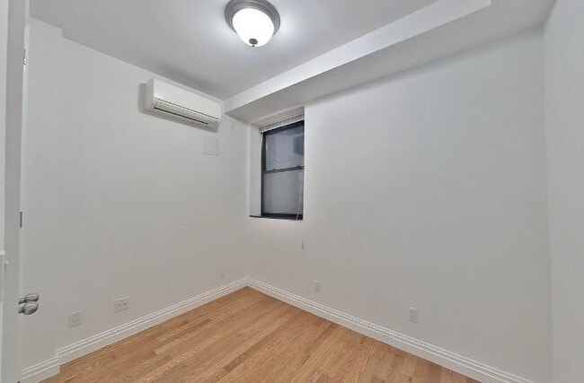 Building Photo - 3 bedroom in New York NY 10019