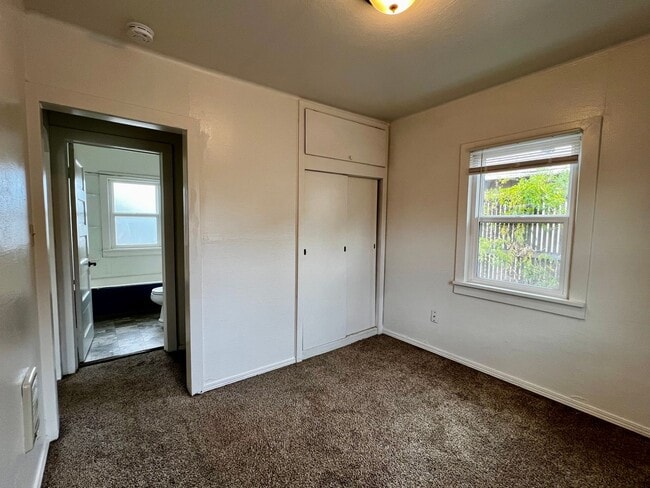 Building Photo - L708