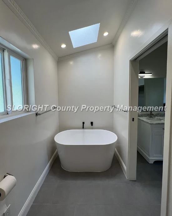 Building Photo - AVAILABLE JULY - 4 Bedroom / 3 bath