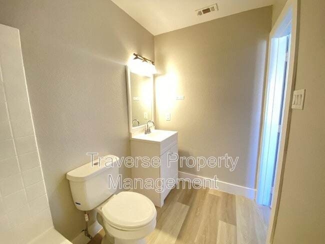 Building Photo - 5125 Sunshine Dr