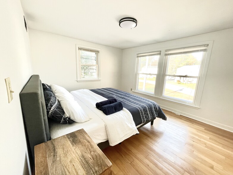 Building Photo - 13 Krampf Cir