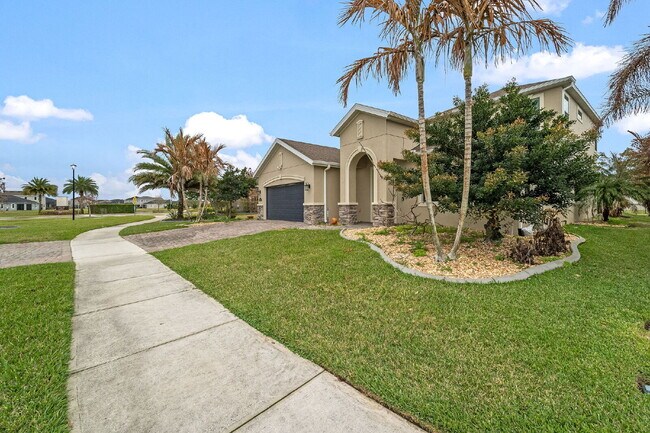 Building Photo - 4BR, 2.5BA home with resort style outdoor living!