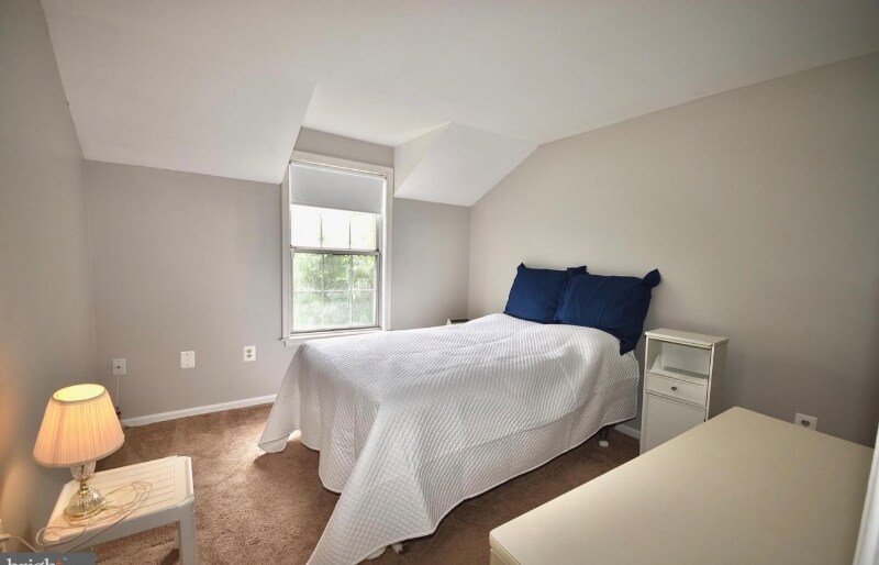 Building Photo - 14370 Gringsby Ct