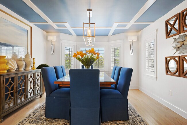 Building Photo - 1804 Pass a Grille Way