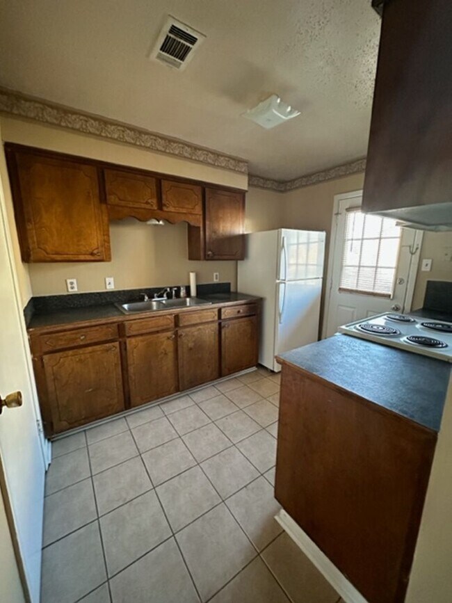 Building Photo - Remodeled 3 Bedroom Bossier Home