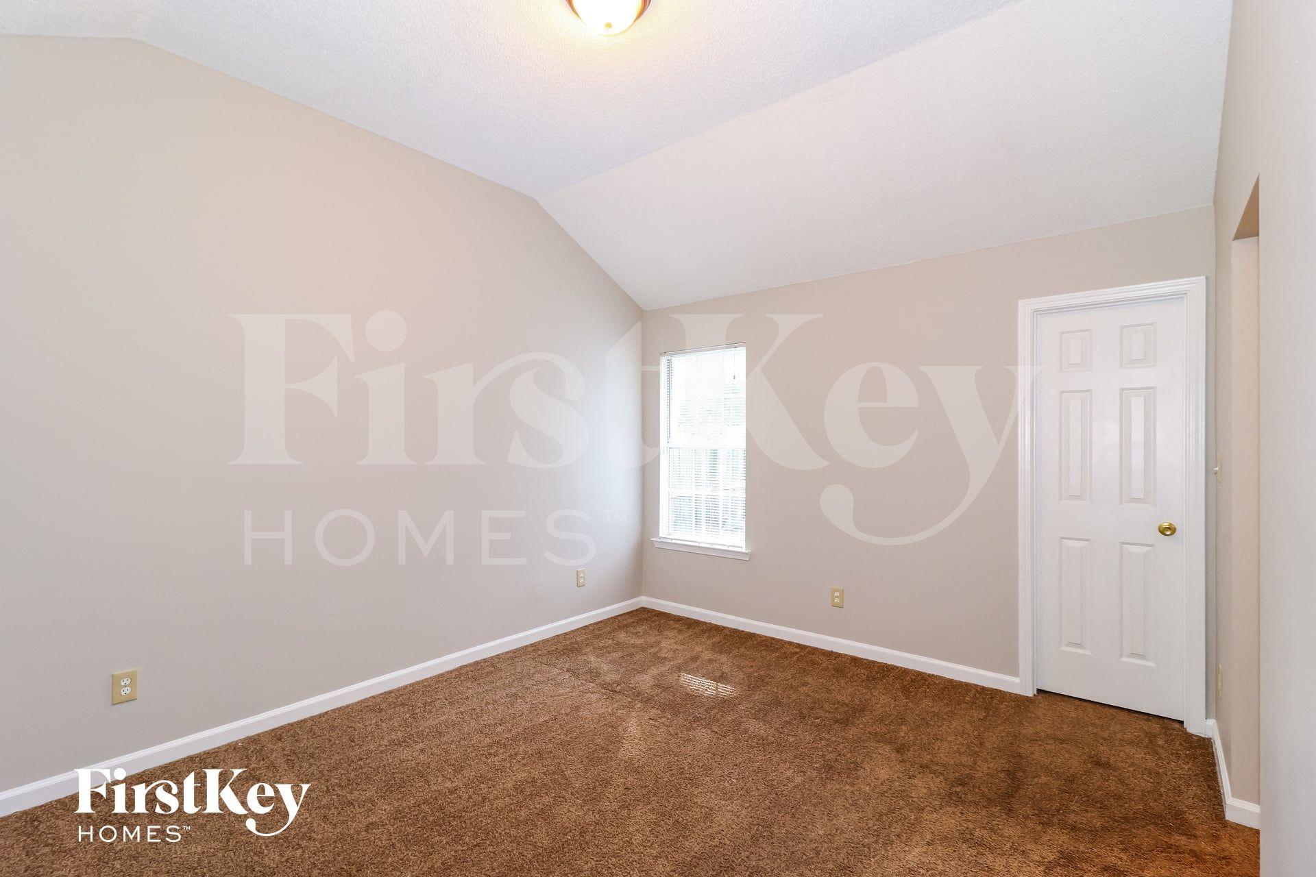 Building Photo - 6911 Lagrange Cir S