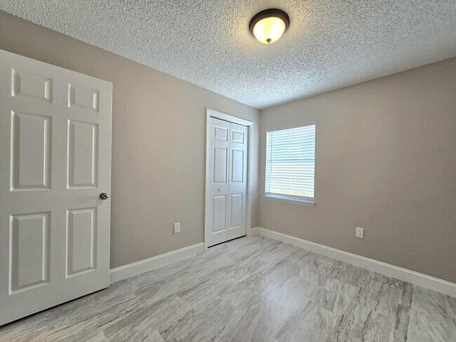 Building Photo - 5545 Gaur Ln
