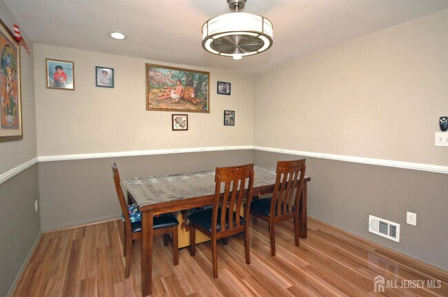 Building Photo - 4 White Oaks Dr