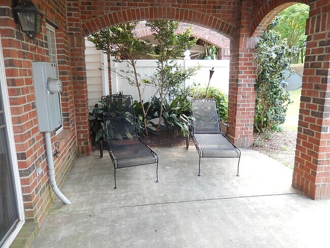 Building Photo - 2927 Imperial Oaks Dr