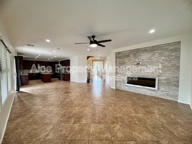 Building Photo - 14141 N 136th Ln