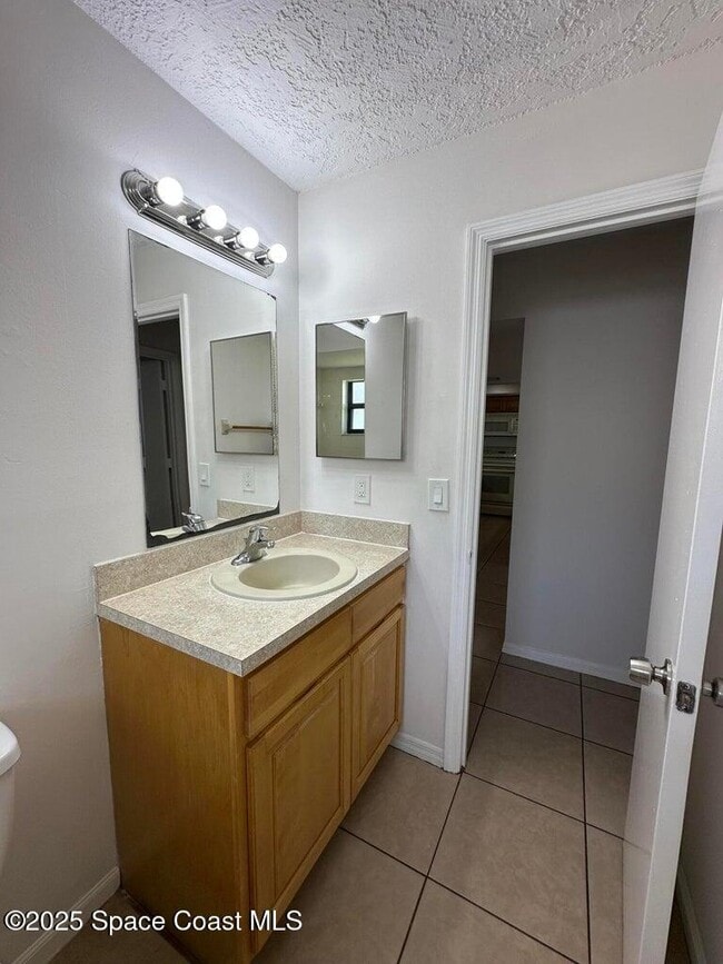 Building Photo - 1217 Schumann Dr