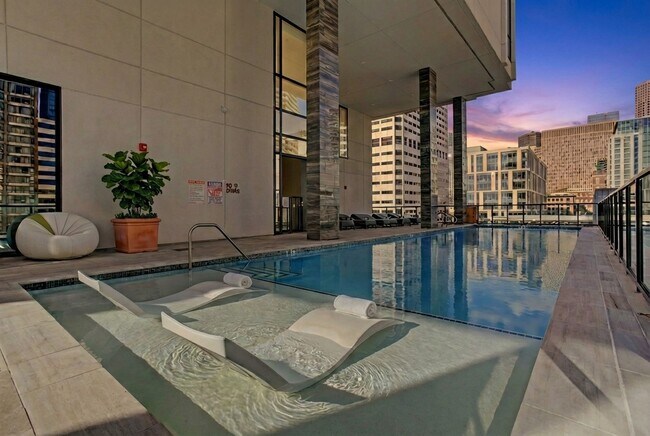 Building Photo - 1211 Caroline St