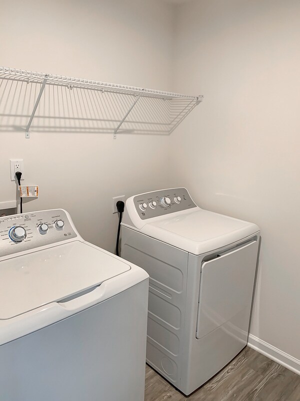 Building Photo - 830 S Buncombe Rd