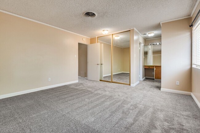 Building Photo - 3016 El Camino Ave