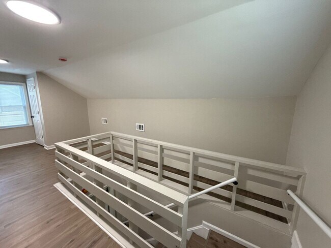 Building Photo - Renovated 3-Bedroom Home – We Welcome Sect...