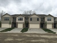 Building Photo - Newer 3 Bed Townhome in Grain Valley