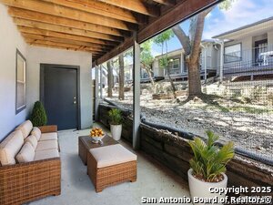 Building Photo - 661 Floral Cir