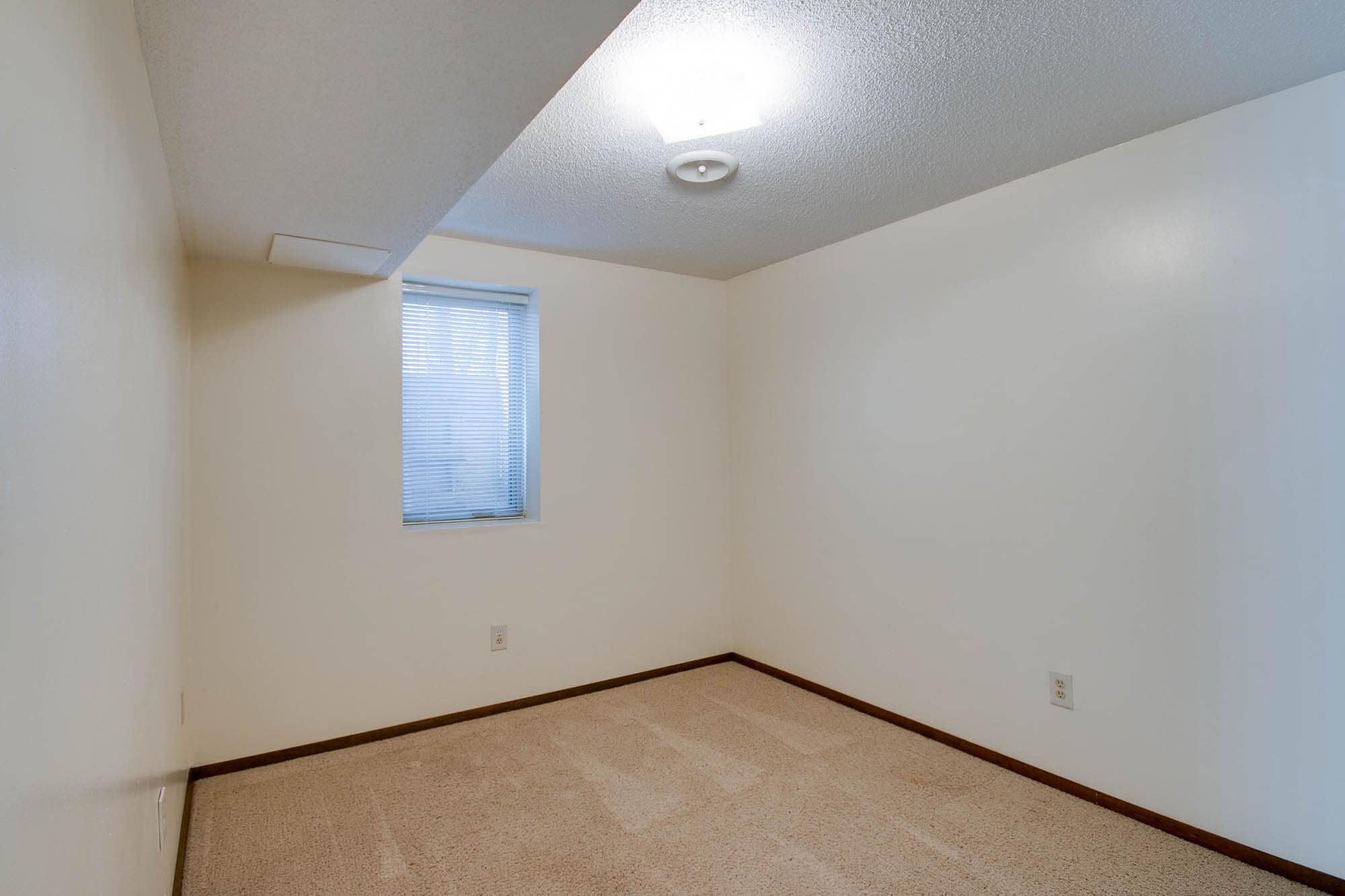 Building Photo - 811 Dondee Dr