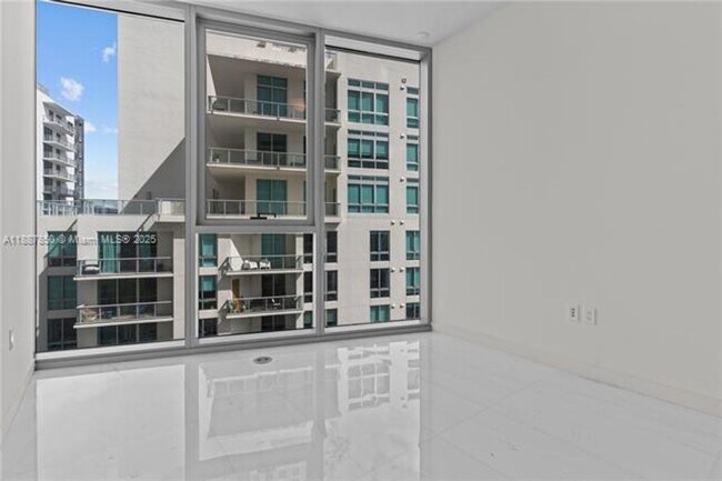 Building Photo - 300 Biscayne Blvd Way