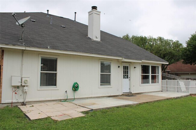 Building Photo - 16205 Glorious Ln