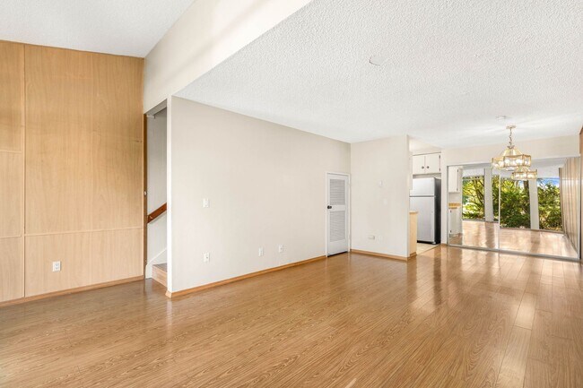 Building Photo - Great Grass Lawn Community Condo