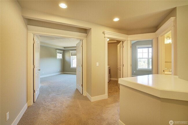 Building Photo - 3Bd/2.75Ba Issaquah Home