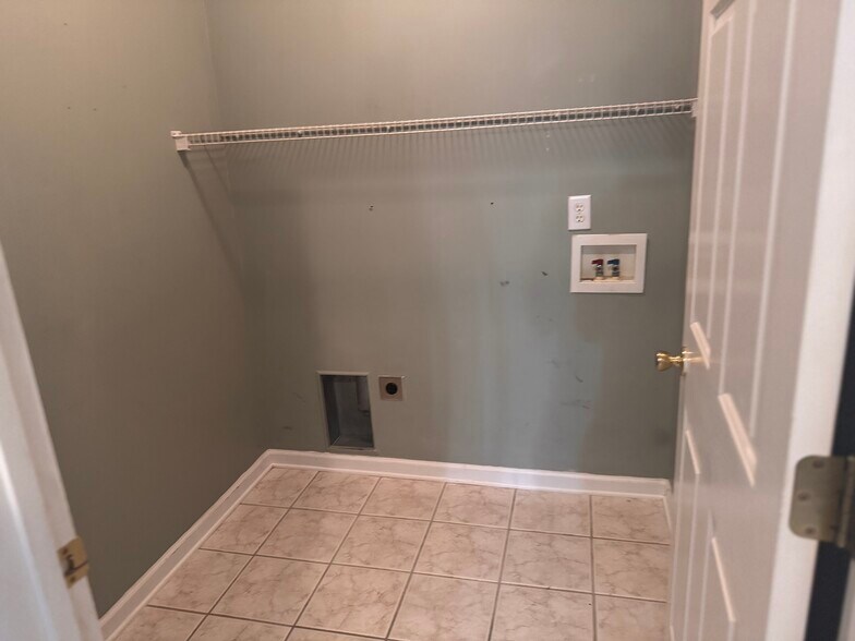 Building Photo - 4030 Bardstown Ct