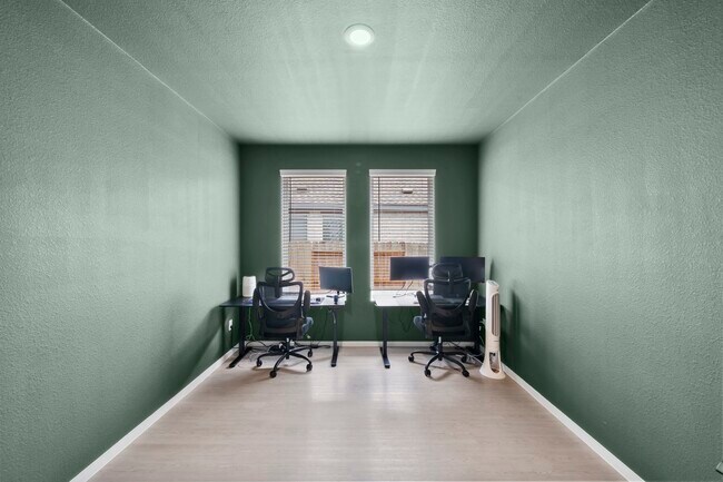 Building Photo - 807 Heaven Dr