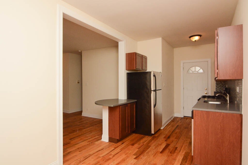 Building Photo - 629 W Cornelia Ave