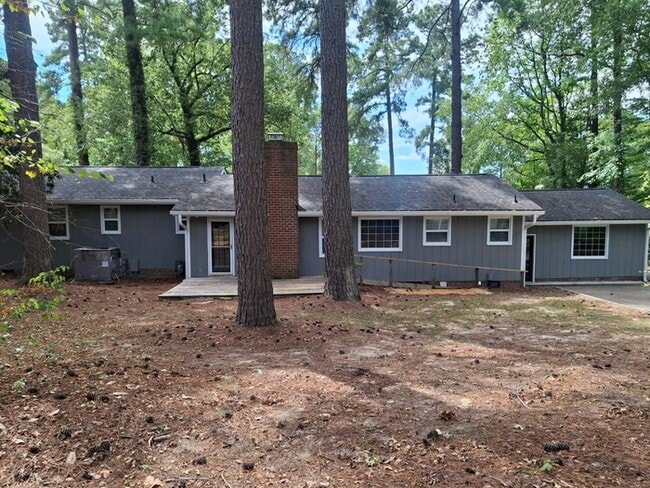 Building Photo - 3 Bedroom 2 Bath Ranch