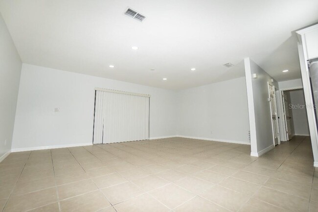 Building Photo - 124 Lakeview Dr