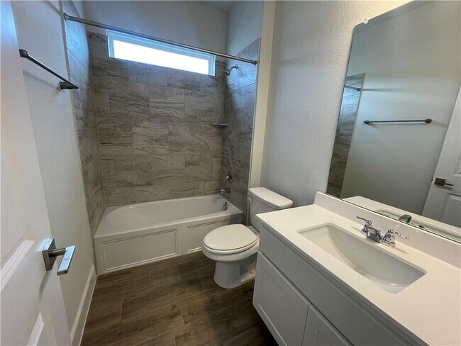 Building Photo - 100 Buckle Cove