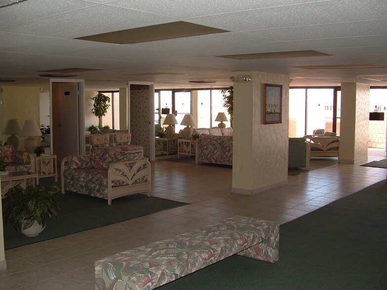 Main Lobby - 11000 Gulf Blvd