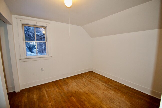 Building Photo - 821 8th St N