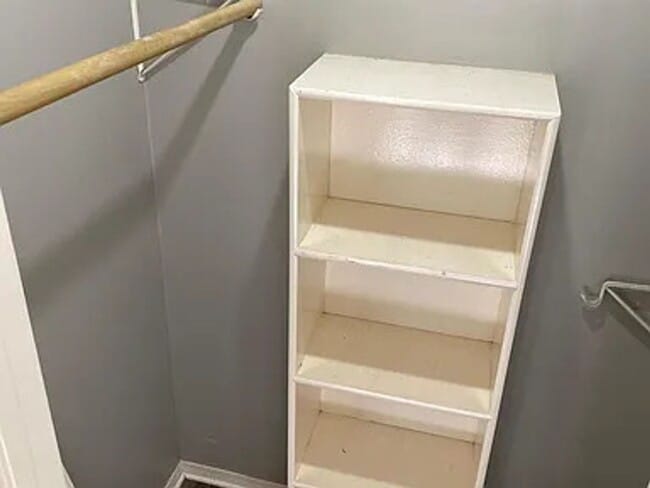 Building Photo - 2 Bedroom, 1.5 Bathroom End Unit Townhouse with fenced-in backyard in Farmington