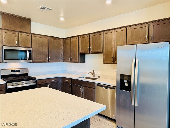 Building Photo - 460 Ylang Pl