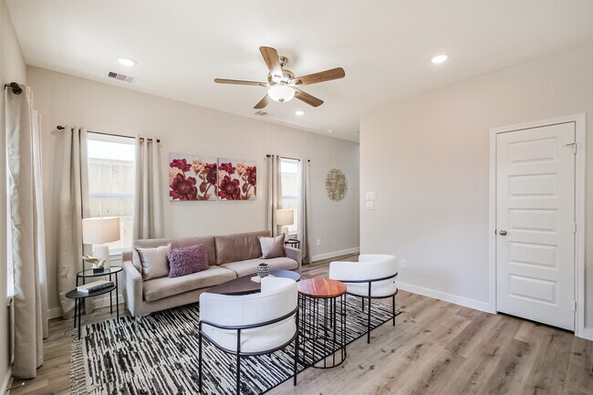 Building Photo - 14906 Eagle feather ct.