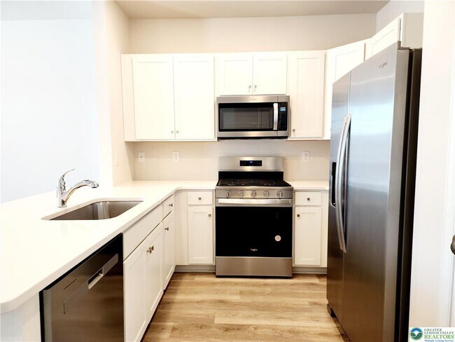 Building Photo - 1104 Martin Rd