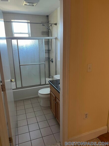 Building Photo - 90 Westland Ave