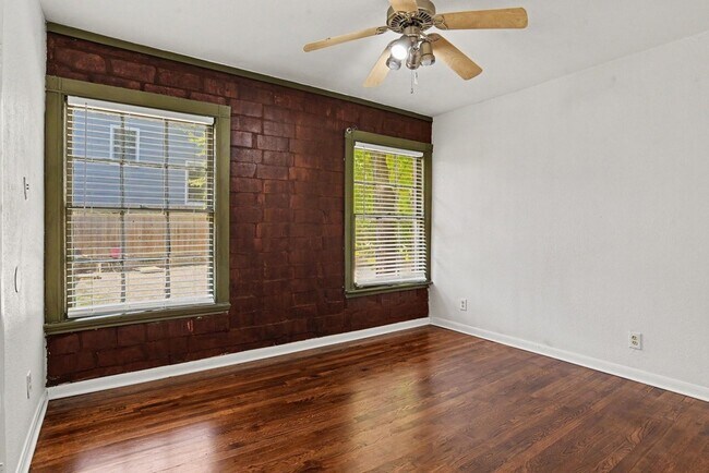 Building Photo - 405 N Prairie Ave