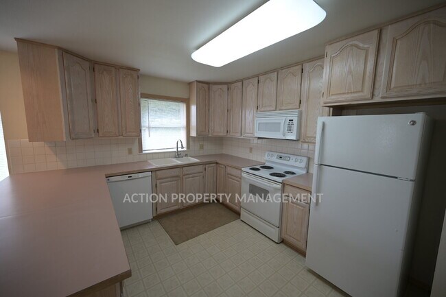 Building Photo - 3 bed 2 bath in a country setting