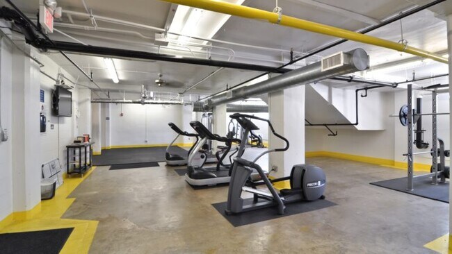 Building Photo - 831 S Flores St